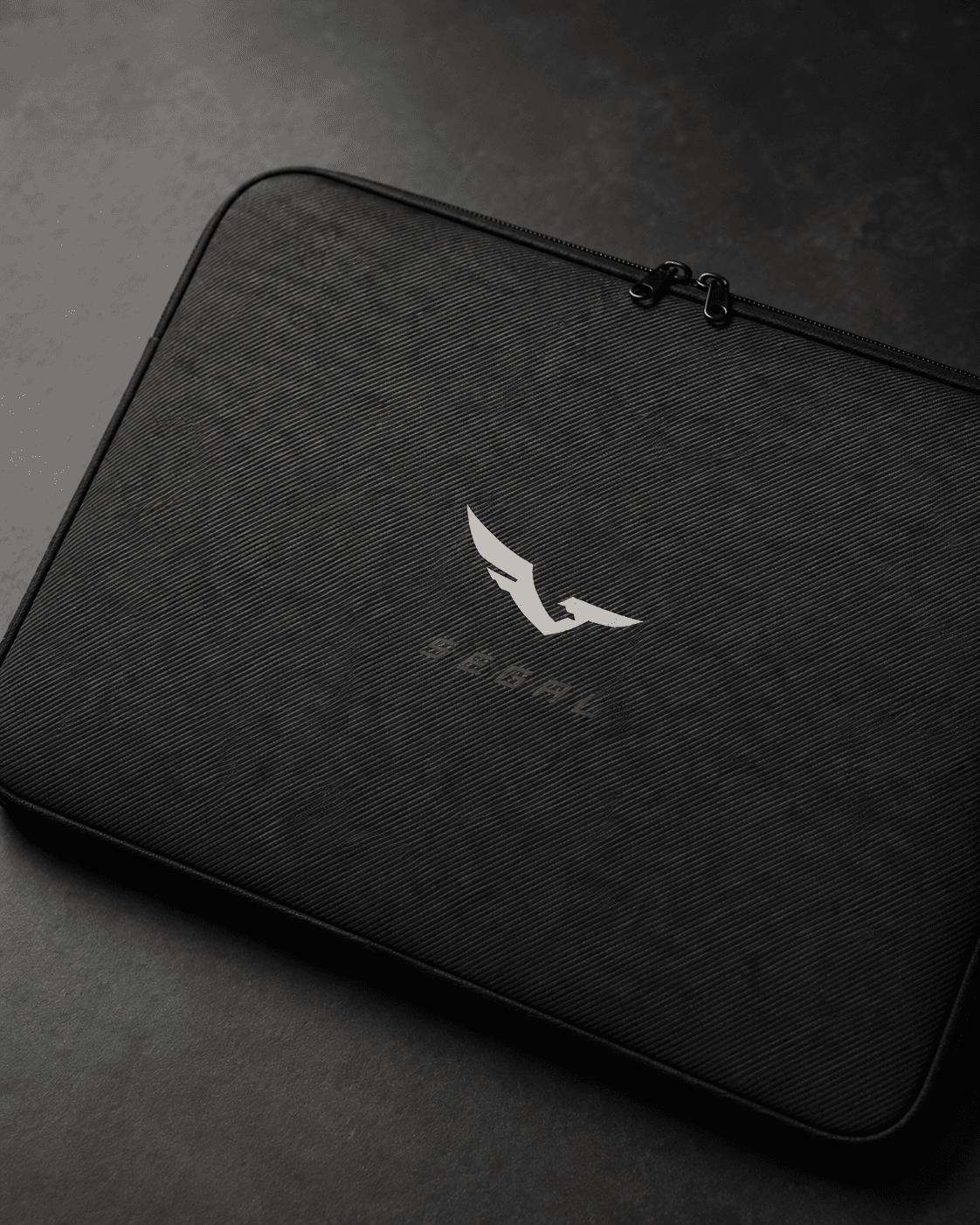 SEGAL - Transit Laptop Sleeve 15″, close-up studio rendering